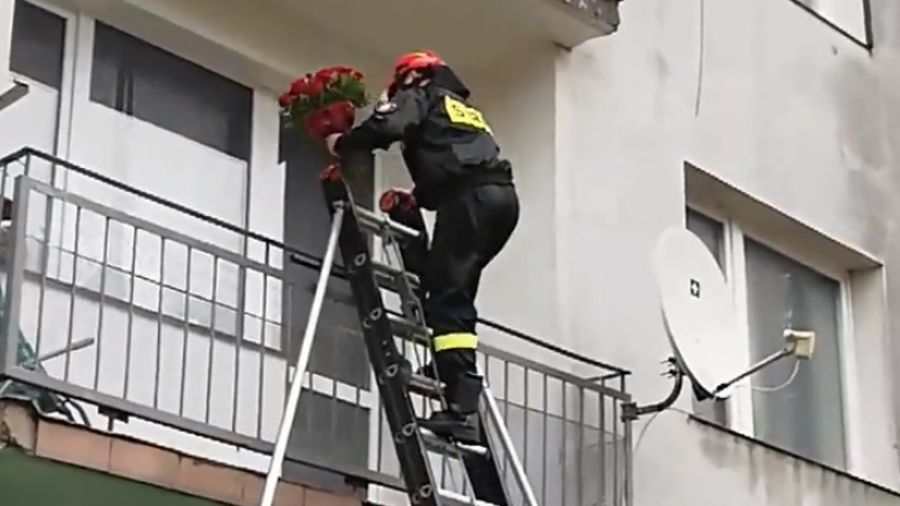 Zaręczyny po strażacku. Wyjątkowa akcja OSP w Wysokiej (fot. OSP Wysoka)