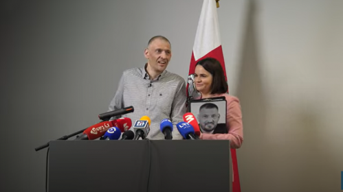 Сяргей і Святлана Ціханоўскія. Скрыншот: з відэа Белсат