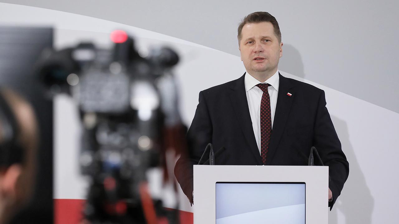 Minister Czarnek odpowiedział też na pytanie, kiedy decyzja o powrocie do szkół (fot. PAP/Paweł Supernak) Minister Czarnek odpowiedział też na pytanie, kiedy decyzja o powrocie do szkół (fot. PAP/Paweł Supernak)