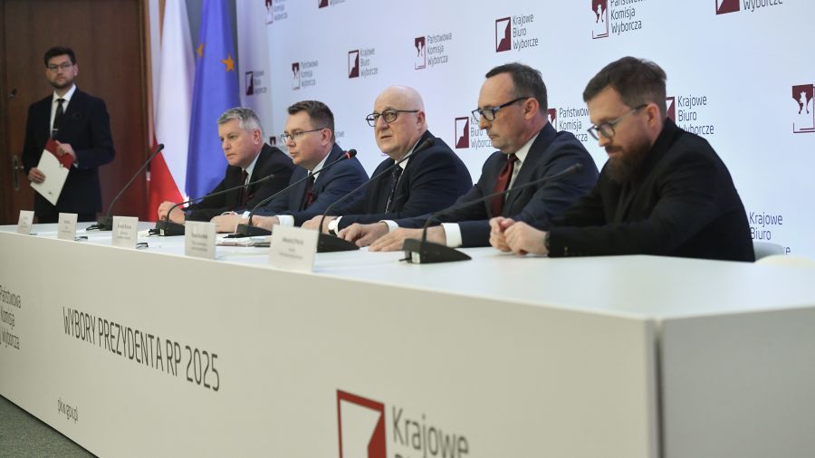 W drugiej turze wyborów prezydenckich na godzinę 12 frekwencja wyniosła 24,83 proc. 