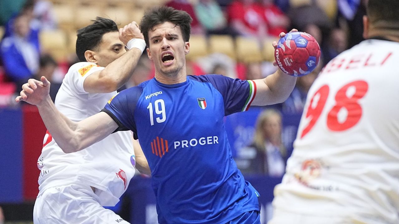 Włoscy szczypiorniści rozbili reprezentację Tunezji na otwarcie MŚ 2025 (fot. PAP / EPA)