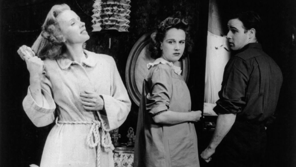 Marlon Brando na scenie kultowej sztuki „Tramwaj zwany pożądaniem” z 1947 r. Fot. wikimedia/ domena publiczna