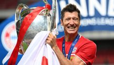 Robert Lewandowski z pucharem Ligi Mistrzów (fot. Getty)
