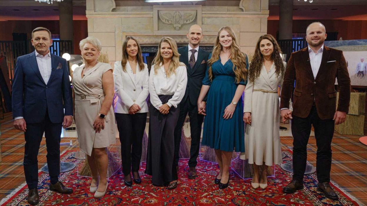 Bohaterowie 11. edycji programu „Rolnik szuka żony” spotkali się w Kazimierzu Dolnym, aby ponownie zobaczyć się ze swoimi kandydatami i kandydatkami oraz porozmawiać z Martą Manowską. Fot. Piotr Matey/ Fremantle