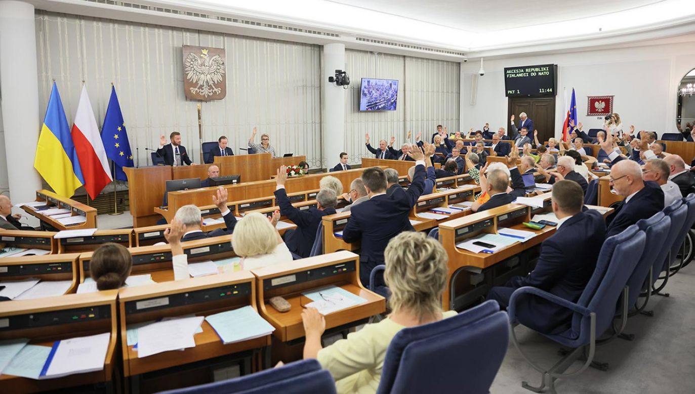 „Chowanie głowy w piasek przez największą partię w Senacie