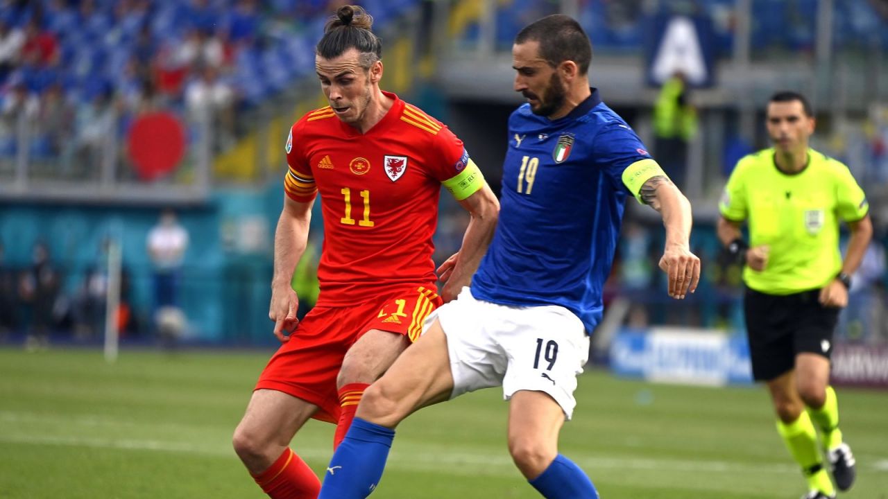 Leonardo Bonucci w starciu Garethem Bale'em (fot. PAP/EPA) Leonardo Bonucci w starciu Garethem Bale'em (fot. PAP/EPA)