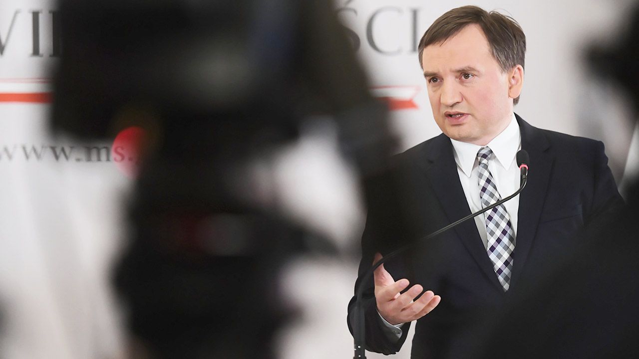 „Chcemy, by osoby, które dopuściły się niegodziwych czynów zbrodni sądowych, odpowiedziały za te swoje zachowania” (fot. arch.PAP/Piotr Nowak) „Chcemy, by osoby, które dopuściły się niegodziwych czynów zbrodni sądowych, odpowiedziały za te swoje zachowania” (fot. arch.PAP/Piotr Nowak)