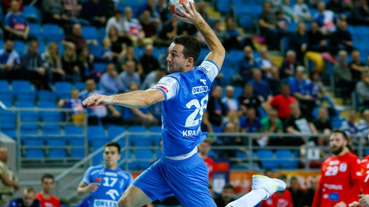 Skrzydłowy Wisły Przemysław Krajewski w akcji (fot. SPR Wisła Płock)