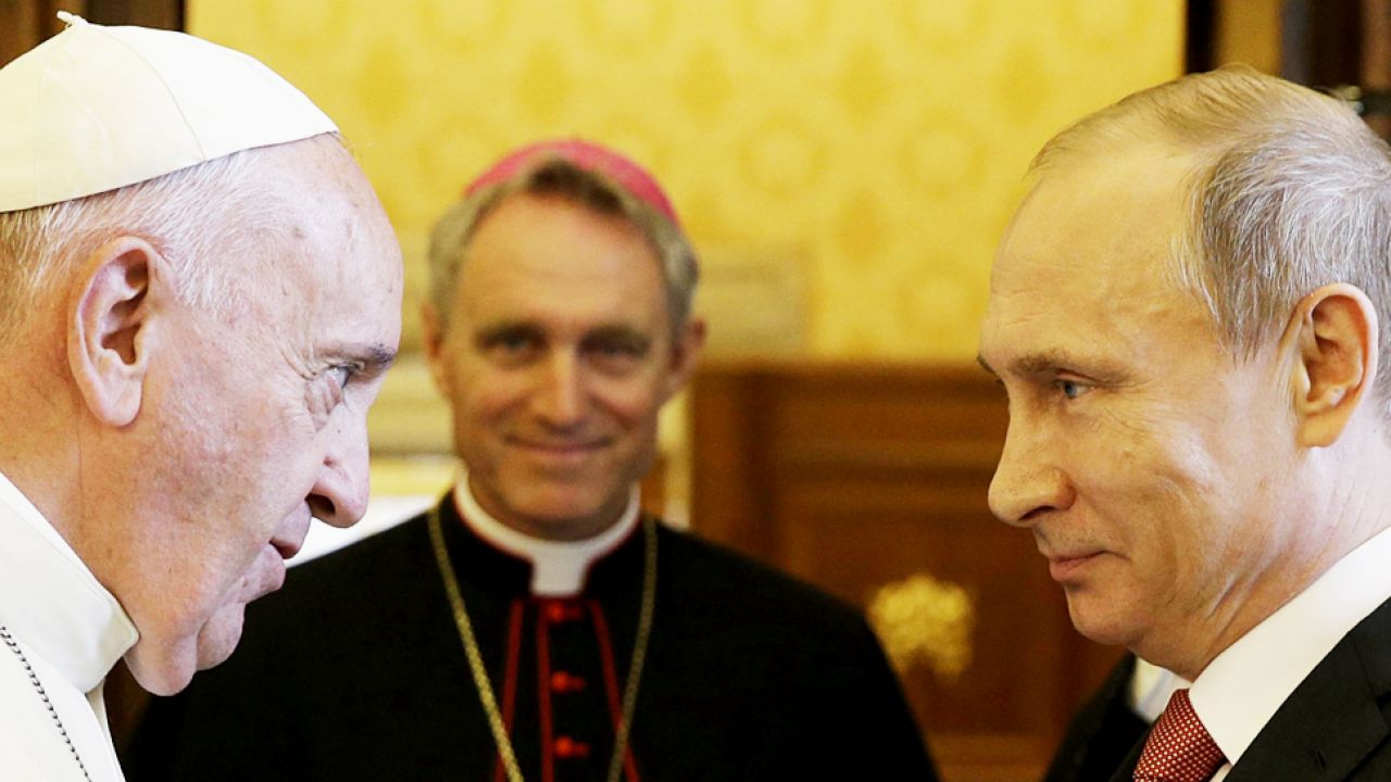 Putin spotkał się z Franciszkiem po raz drugi (fot. PAP/EPA/GREGORIO BORGIA/POOL) Putin spotkał się z Franciszkiem po raz drugi (fot. PAP/EPA/GREGORIO BORGIA/POOL)