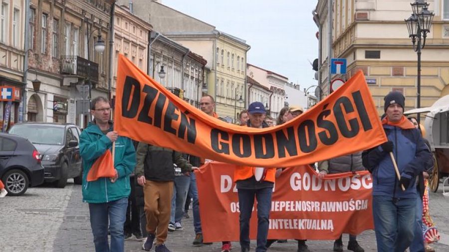 Ulicami Jarosławia przeszedł Marsz Godności Osób Niepełnosprawnych