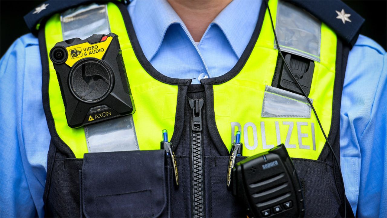 Władze zapewniają, że każde podejrzenie jest dokładnie sprawdzane (fot. PAP/EPA/SASCHA STEINBACH) Władze zapewniają, że każde podejrzenie jest dokładnie sprawdzane (fot. PAP/EPA/SASCHA STEINBACH)