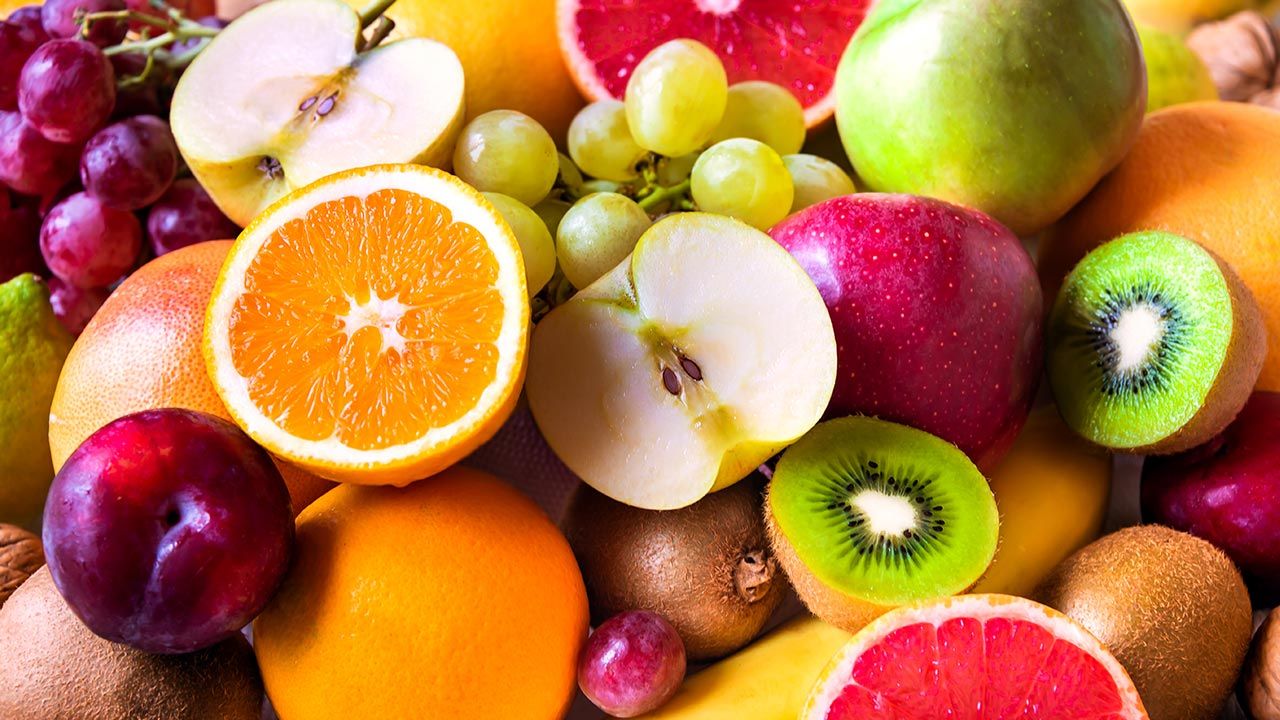 Działanie owoców na organizm (fot. Shutterstock/Maria Uspenskaya)
