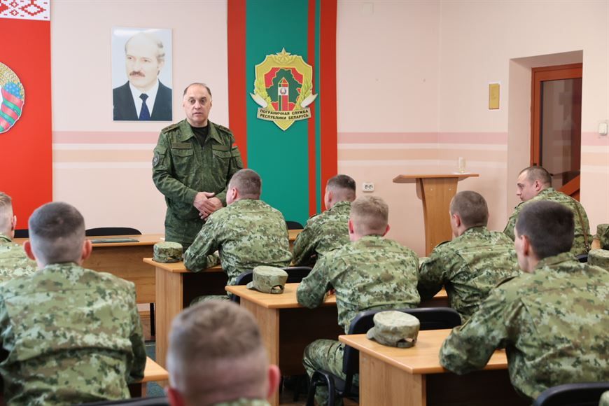 Здымак мае ілюстрацыйны характар. Дзяржаўны сакратар Рады бяспекі Беларусі Аляксандр Вальфовіч наведвае памежную заставу. Берасце, Беларусь. 12 траўня 2022 года. (Фота: gpk.gov.by)