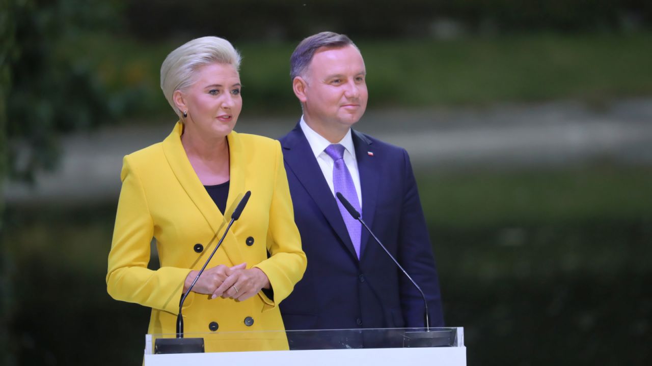 Jak mówiła pierwsza dama, polskie nowele czytano dziś w ponad trzech tysiącach miejsc w Polsce i 31 krajach świata (fot. PAP/Tomasz Gzell) Jak mówiła pierwsza dama, polskie nowele czytano dziś w ponad trzech tysiącach miejsc w Polsce i 31 krajach świata (fot. PAP/Tomasz Gzell)