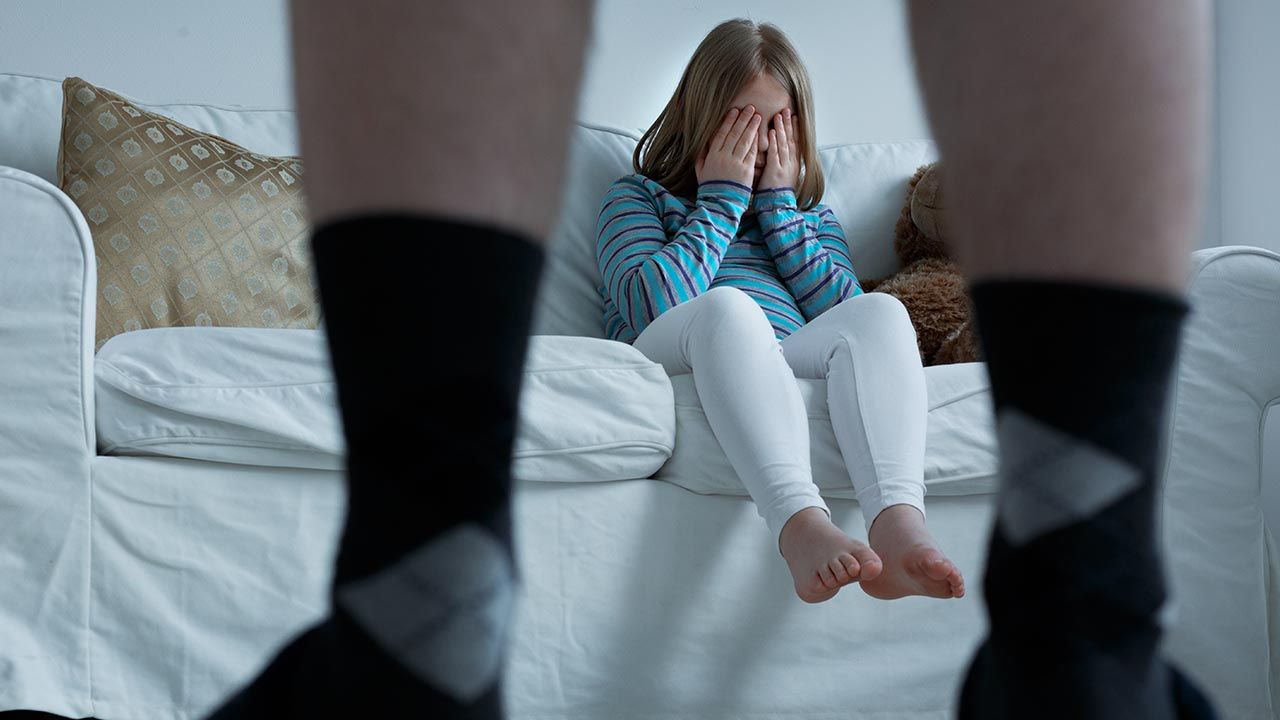 Jak mówi dr hab. Błażej Kmieciak celem komisji jest wsparcie tych, którzy doświadczają i doświadczali „bólu i cierpienia związanego z przestępstwem pedofilii” (fot. Shutterstock/Photographee.eu)
