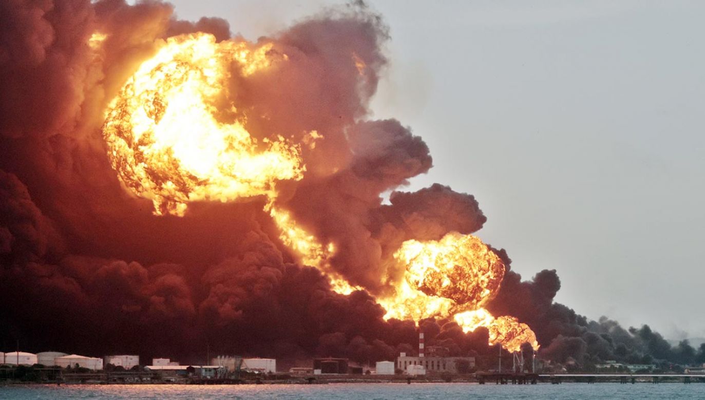 Wybuchł czwarty zbiornik z paliwem w porcie Matanzas (fot. PAP/EPA/Ernesto Mastrascusa)