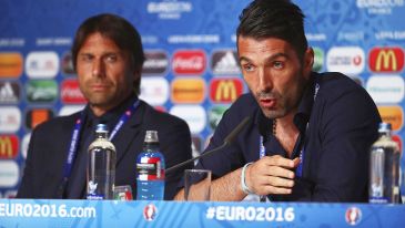 Antonio Conte (L) i Gianluigi Buffon (fot. PAP/EPA)