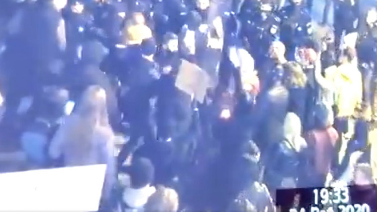 Śląscy Policjanci opublikowali film dokumentujący ich relację ze zdarzenia (fot. TT/PolicjaSlaska) Śląscy Policjanci opublikowali film dokumentujący ich relację ze zdarzenia (fot. TT/PolicjaSlaska)