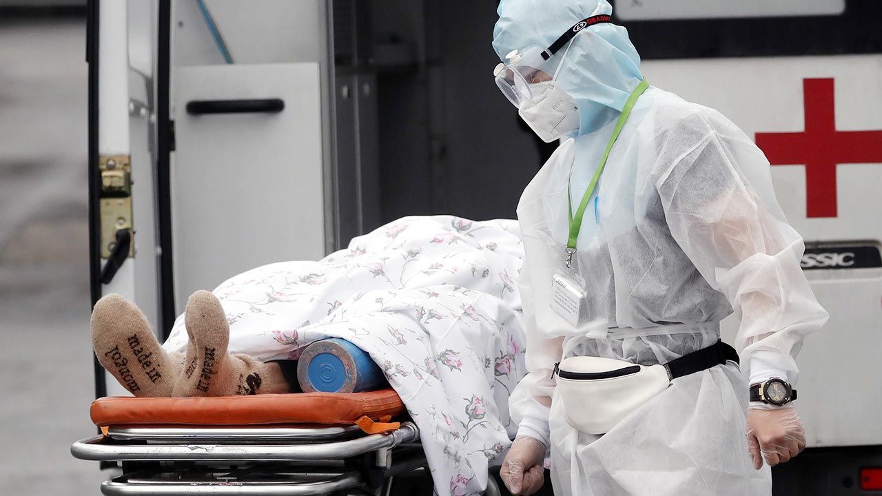 Sytuacja pandemiczna na Krymie jest dramatyczna. (fot. PAP/EPA/MAXIM SHIPENKOV) Sytuacja pandemiczna na Krymie jest dramatyczna. (fot. PAP/EPA/MAXIM SHIPENKOV)