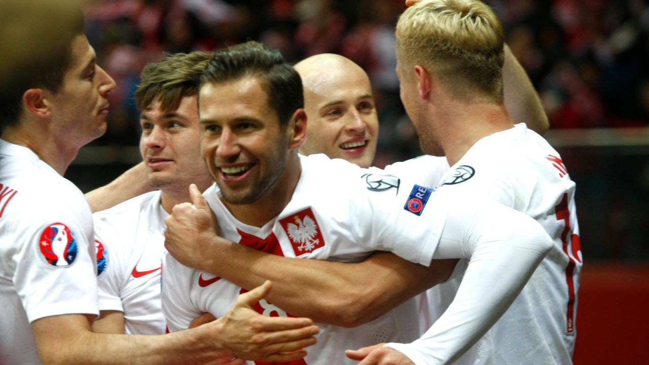 Grzegorz Krychowiak oraz inni reprezentanci Polski celebrujący strzelenie gola (fot. Getty)