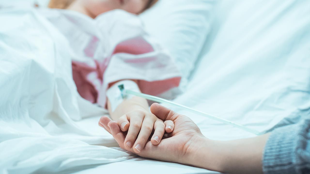Wg holenderskiego ministra eutanazja powinna być możliwa dla dzieci poniżej 12. roku życia (fot. Shutterstock) Wg holenderskiego ministra eutanazja powinna być możliwa dla dzieci poniżej 12. roku życia (fot. Shutterstock)