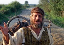 retro-kino-skrzypek-na-dachu