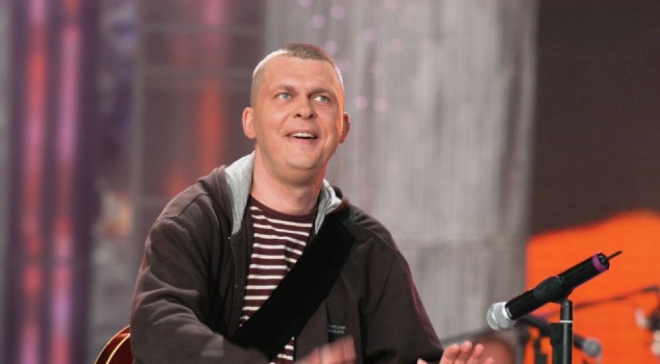 Adam Nowak z zespolu Raz, Dwa, Trzy (fot. TVP)