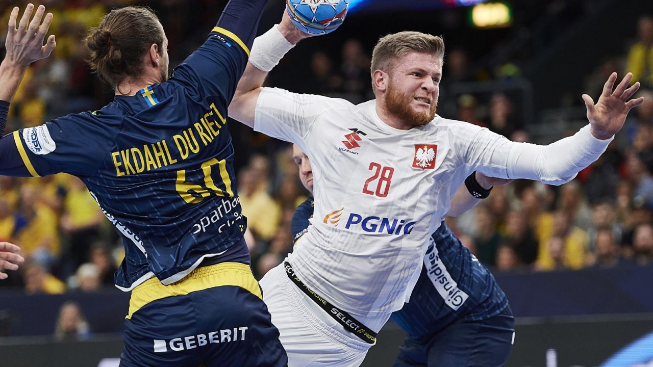 Maciej Gębala, kołowy reprezentacji Polski, w meczu ze Szwecją (fot. PAP/Adam Warżawa)