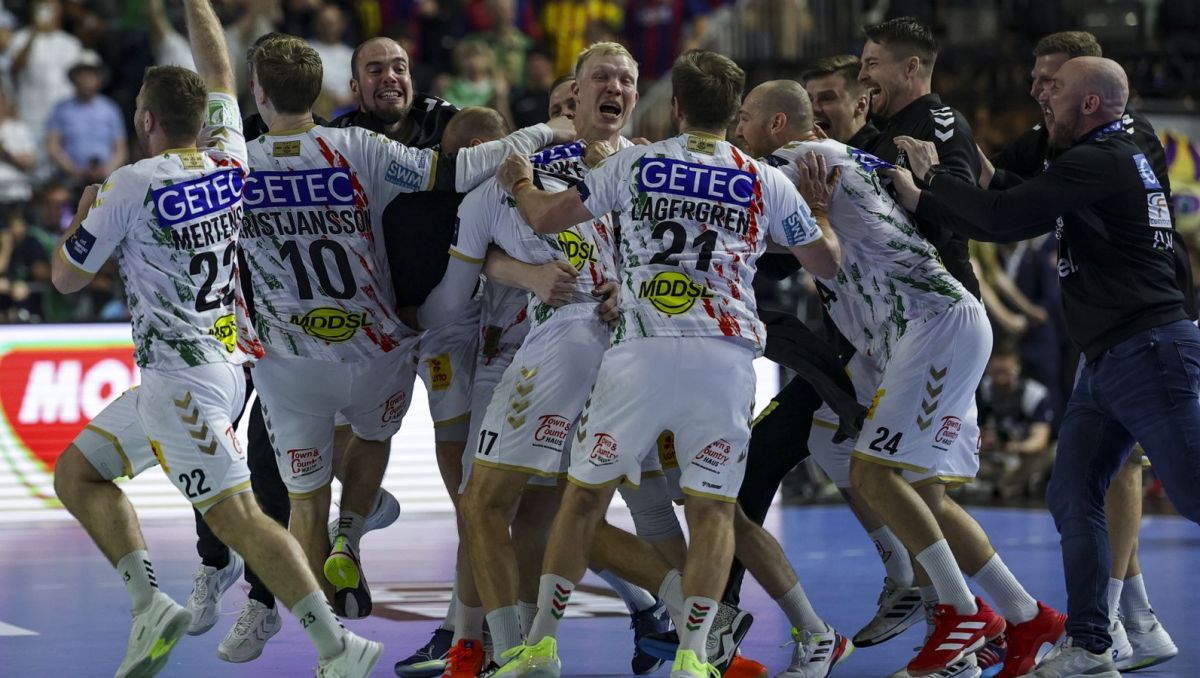 Kadr z meczu FC Barcelona – SC Magdeburg (fot. PAP/EPA)