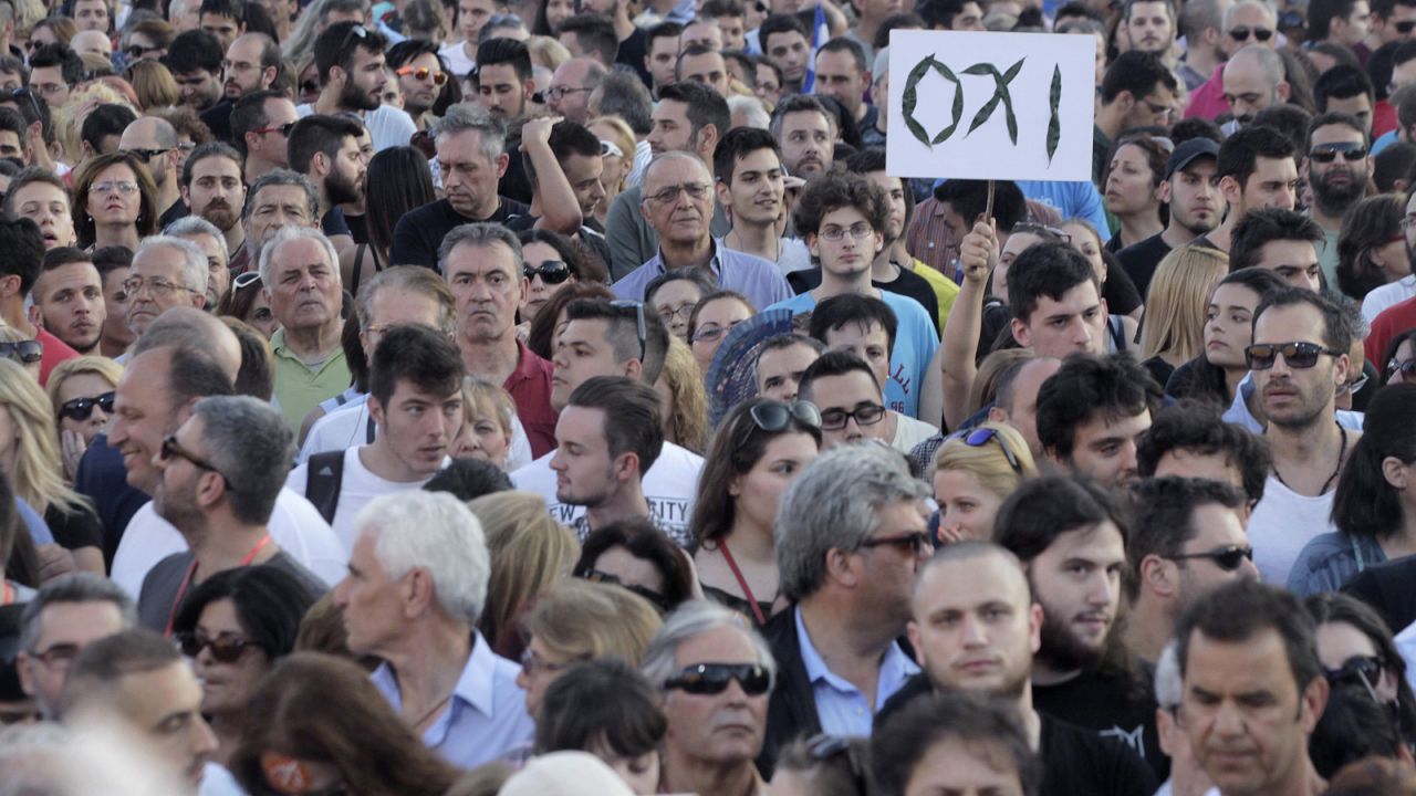 Ateny, manifestacja zwolenników odrzucenia w referendum pomocy zagranicznych wierzycieli; ochi – po grecku "nie" ( fot. EPA/ORESTIS PANAGIOTOU)
