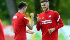 Robert Lewandowski, Jakub Moder (fot. PAP)