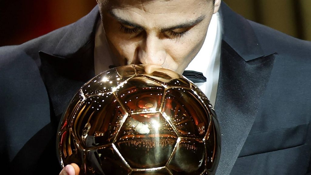Rodrigo Hernandez Cascante zdobył Złotą Piłkę 2024 i tym samym pokonał tegorocznego faworyta, którym był Vinicius Junior. Fot. MOHAMMED BADRA/ PAP/ EPA
