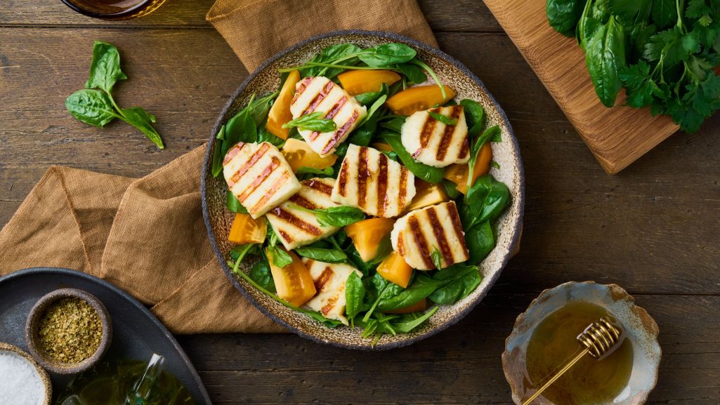 Halloumi to cypryjski ser wytwarzany z mleka owczego lub mieszanki mleka owczego, koziego i krowiego. Fot. Shutterstock