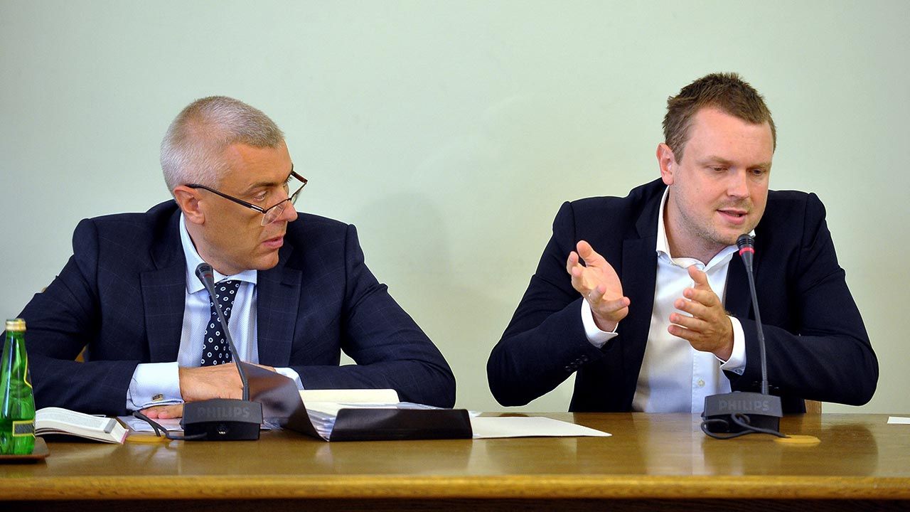 W środowy wieczór TVP pokazała film dokumentalny Sylwestra Latkowskiego „Taśmy Amber Gold. (fot. PAP/Marcin Obara) W środowy wieczór TVP pokazała film dokumentalny Sylwestra Latkowskiego „Taśmy Amber Gold. (fot. PAP/Marcin Obara)