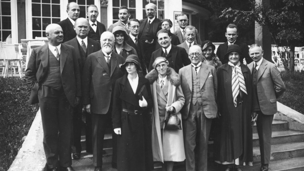 Jan Żabiński (1. z lewej w ostatnim rzędzie) na zjeździe dyrektorów europejskich ogrodów zoologicznych w Monachium w 1931 r. (fot. NAC) Jan Żabiński (1. z lewej w ostatnim rzędzie) na zjeździe dyrektorów europejskich ogrodów zoologicznych w Monachium w 1931 r. (fot. NAC)