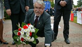 Hubert Skrzypczak odsłonił pamiątkową gwiazdę ze swoim nazwiskiem w Alei Gwiazd Sportu we Władysławowie