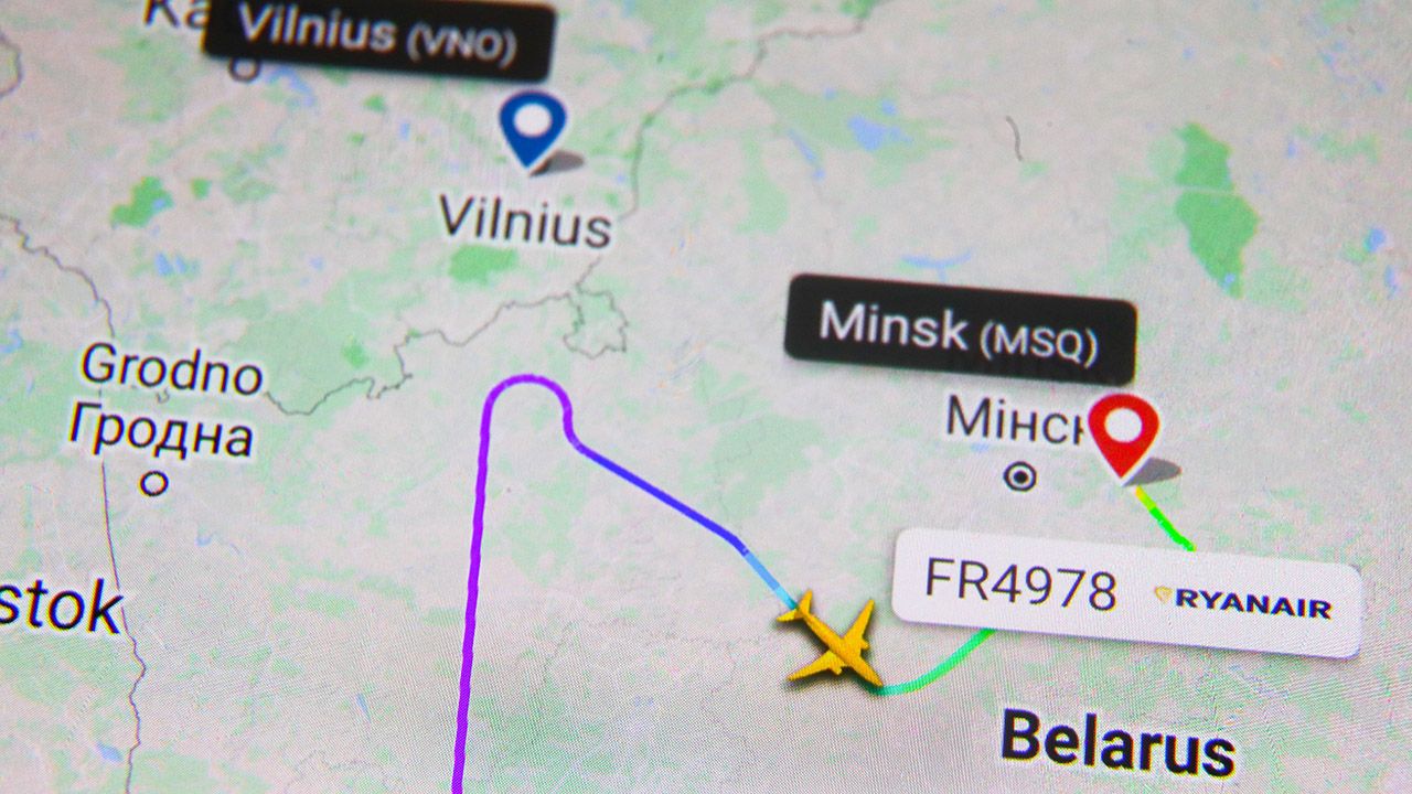 Kontroler lotów na lotnisku w Mińsku uciekł do Polski (fot. Beata Zawrzel/NurPhoto via Getty Images)