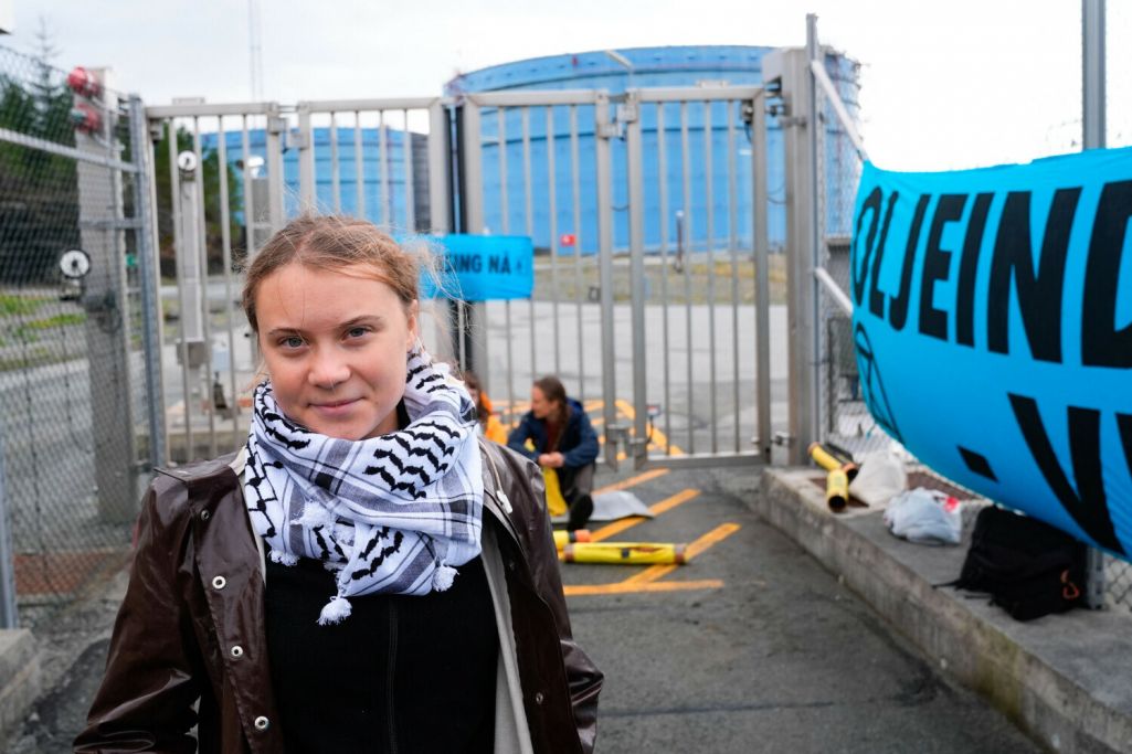 Шведская кліматычная актывістка Грэта Тунбэрг і актывісты групы Extinction Rebellion пратэстуюць ля завода Equinor па перапрацоўцы газу і лёгкай нафты ў Цюсвэр (Tysvær), Нарвегія. 24 жніўня 2024 года. Фота: Jan Kaare Ness / NTB / AFP / East News