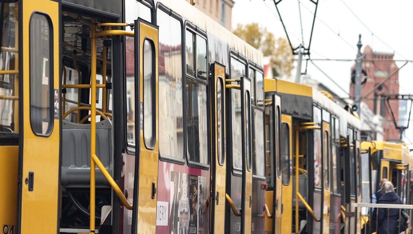 Ruch tramwajowy na ul. Grójeckiej został wstrzymany (fot. Shutterstock)