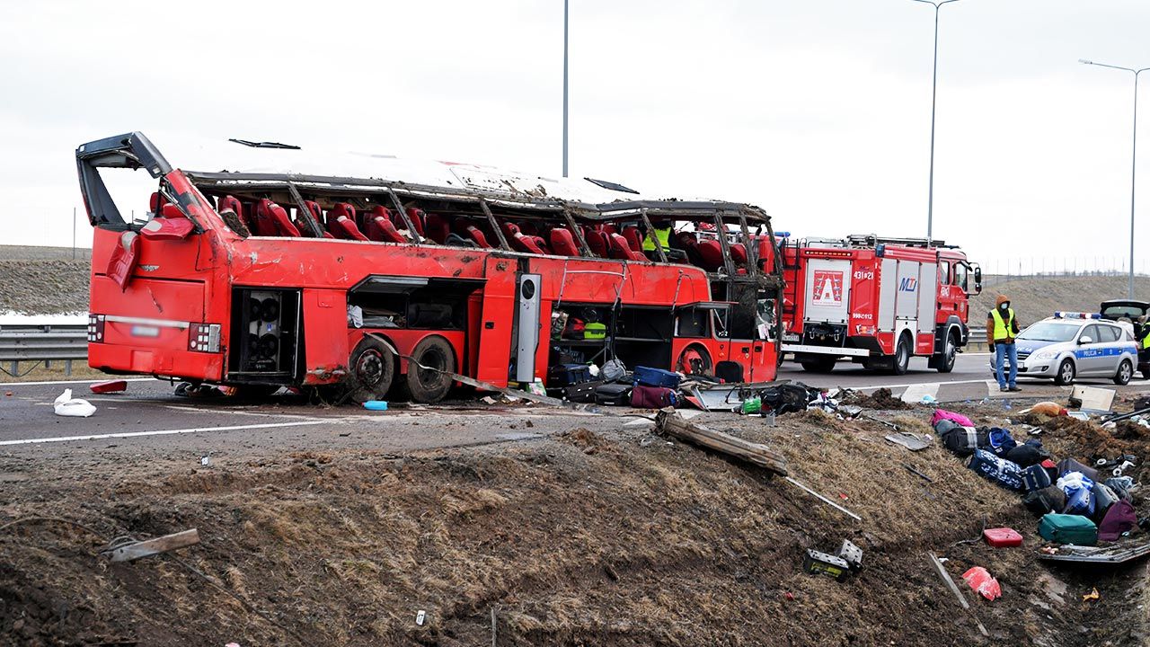 W wyniku wypadku pięć osób zginęło, a 29 zostało rannych (fot. PAP/Darek Delmanowicz)