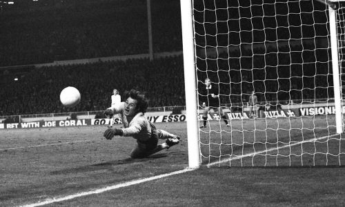During one of the penalty kicks, Jan Tomaszewski defends the goal against Poland in the match with the English team at Wembley in London. Photo PAP/EPA