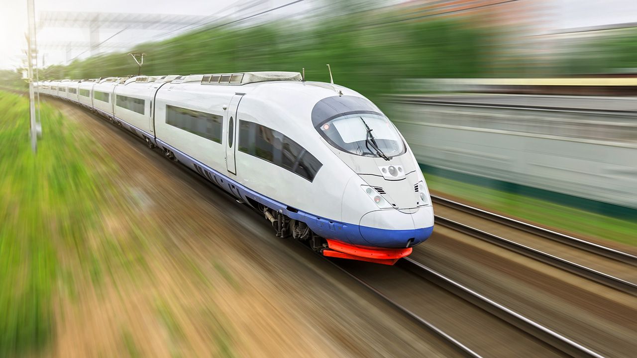 Planowane szybkie połączenie powinno zachęcić jeszcze większe grono ludzi do wyjazdów, odwiedzin sąsiednich miast (fot. Shutterstock/aapsky) Planowane szybkie połączenie powinno zachęcić jeszcze większe grono ludzi do wyjazdów, odwiedzin sąsiednich miast (fot. Shutterstock/aapsky)