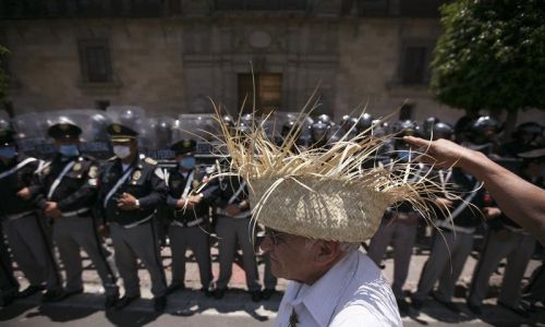 Ówczesny prezydent Felipe Calderon zalecał mieszkańcom pozostanie w domach od 1 do 5 maja. Odwołał też  pierwszomajowe pochody. Fot. REUTERS/Eliana Aponte