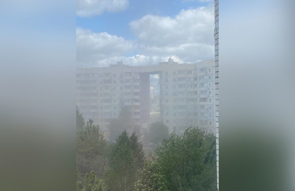 Пашкоджаны пасля выбуху шматпавярховы дом у Белгарадзе, Расея. 12 траўня 2024 года. (Фота: bbbreaking / Telegram)