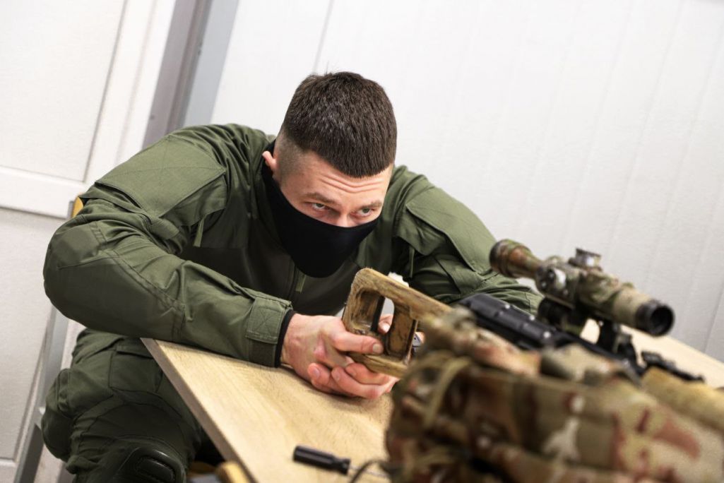 Баевікі расейскай ПВК Вагнэра пачалі рыхтаваць снайпераў для ўнутраных войскаў Беларусі. 31 студзеня 2024 года. (Фота: Внутренние войска МВД / Telegram)
