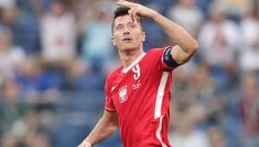 Robert Lewandowski w meczu ze Szwecją (fot. Getty)