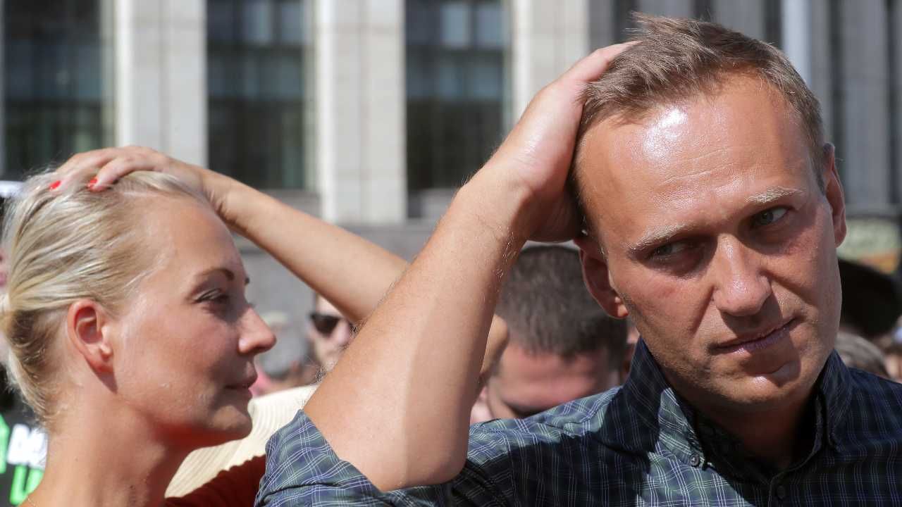 Aleksiej Nawalny jest leczony w Berlinie (fot. PAP/EPA/MAXIM SHIPENKOV)