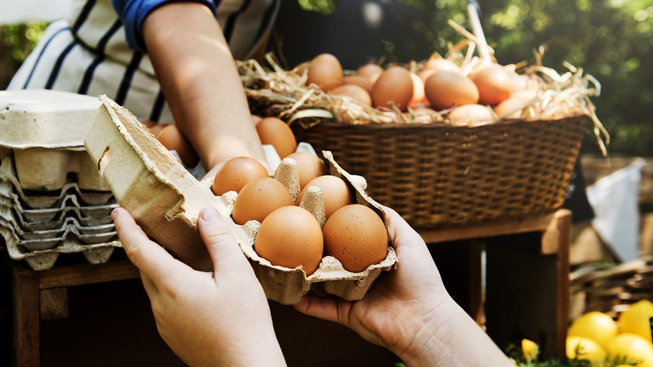 Kupowanie lokalnej żywności jest ekologiczne (fot. Shutterstock/Rawpixel.com)