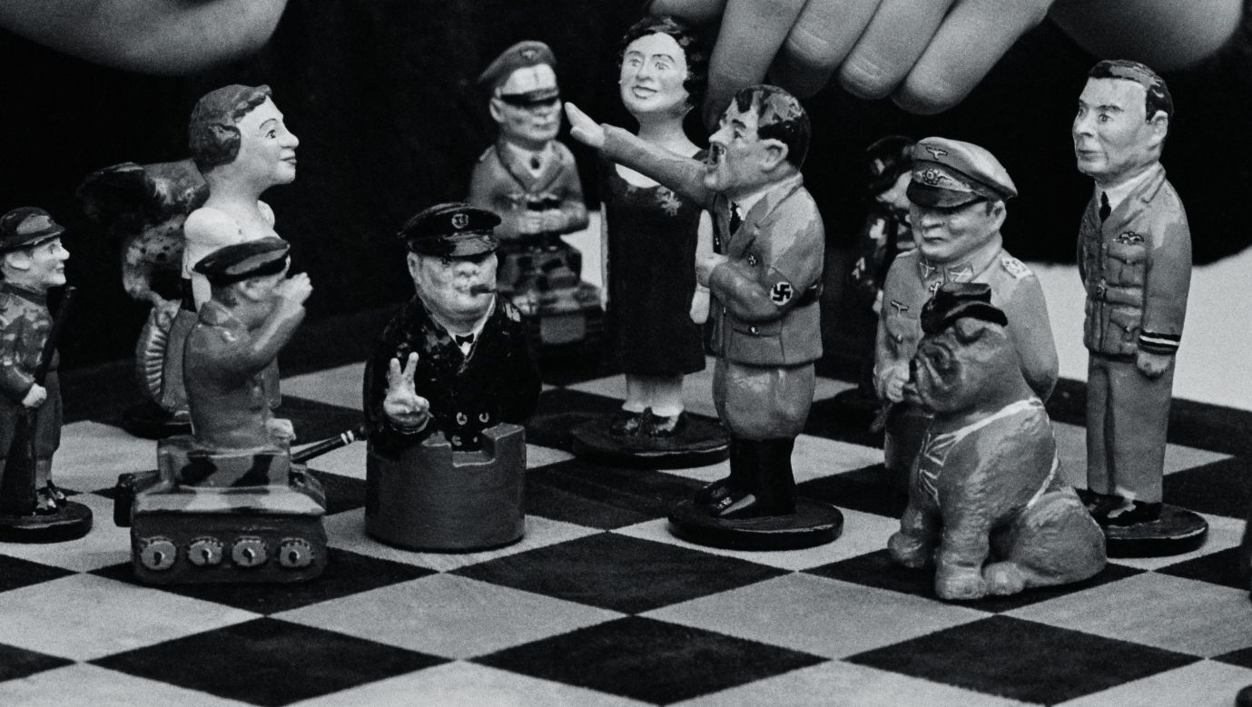 Przywódcy z czasów II wojny światowej na szchownicy w 1975 roku w Londynie. Fot. Gettyimages