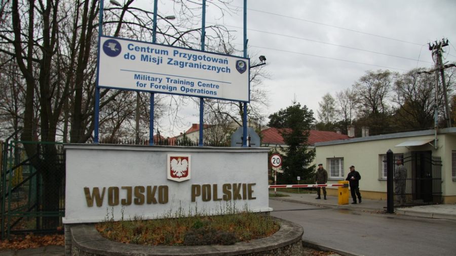 Próba wtargnięcia do jednostki na Bukówce. Policja szuka mężczyzny